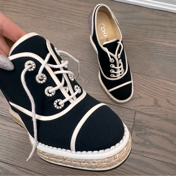 CHANEL Cruise 2016 Espadrille Wedges 39 Navy Canvas Faux Pearl Jute Trim Satin - Picture 5 of 12